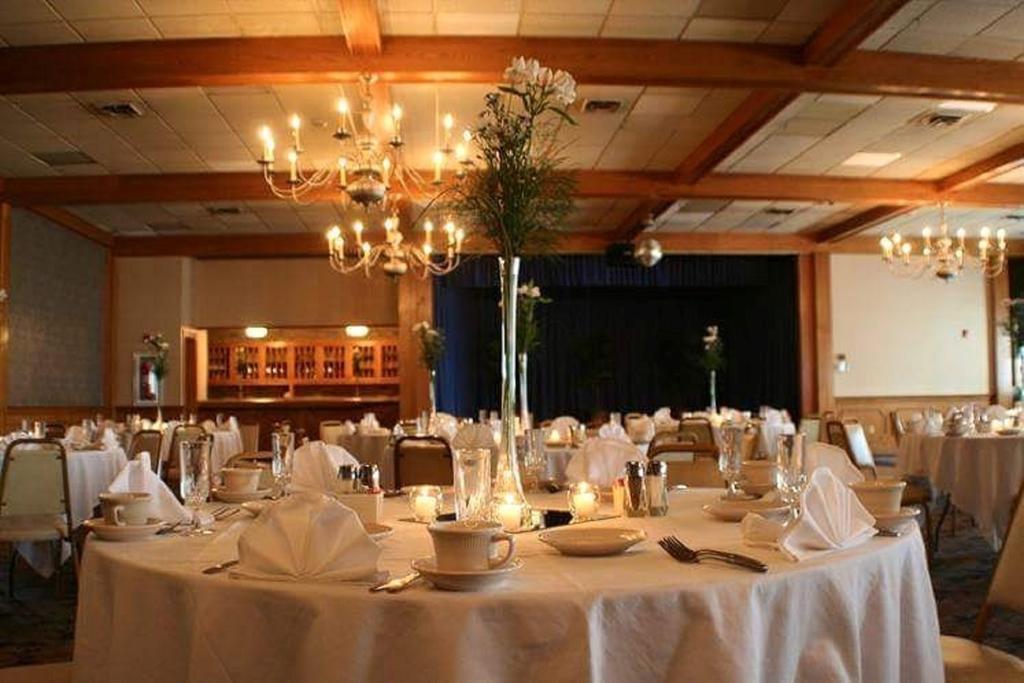 Hotel Carlisle & Embers Convention Center المظهر الخارجي الصورة