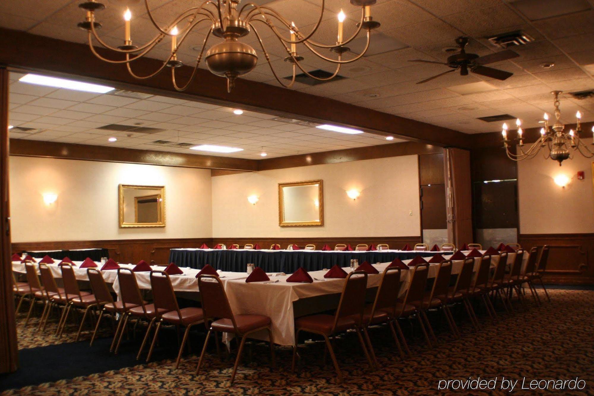 Hotel Carlisle & Embers Convention Center المرافق الصورة